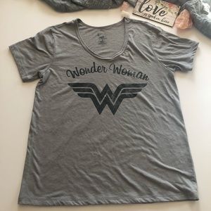 DC Comics Wonder Woman Logo short sleeve tee M